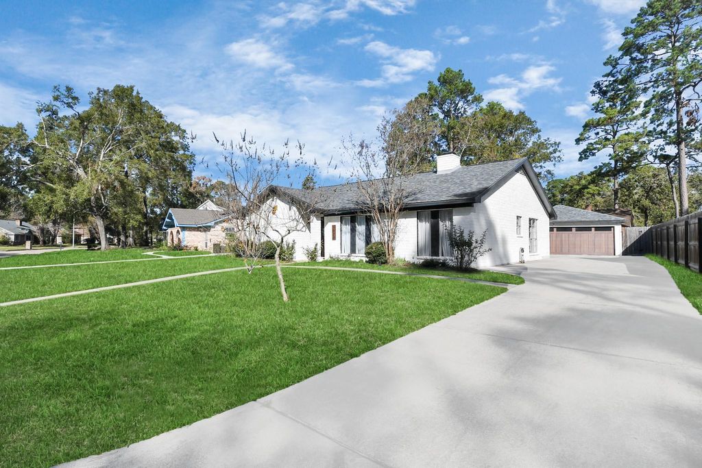 Photo of 1971 Round Spring Drive, Houston, TX 77339 (MLS # 43002025)