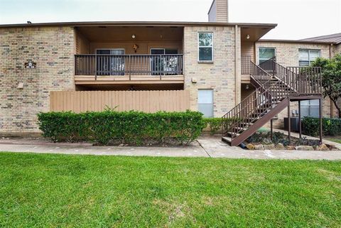 Photo of 10555 Turtlewood Court #405, Houston, TX 77072 (MLS # 29089345)