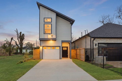 Homes For Sale - 3320 Francis Street Unit A Street<br/> Houston, TX 77004