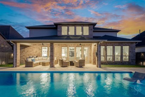 Photo of 5722 Logan Ridge Lane, Fulshear, TX 77441 (MLS # 34031601)