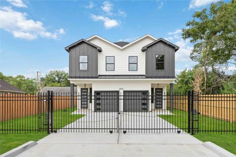 8015 Venus Street A/B Houston TX 77088