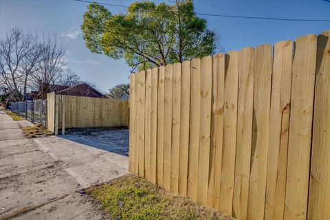 Tiny photo for 1118 Elliston Street, Houston, TX 77023 (MLS # 51503882)