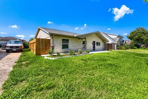 Photo of 8815 Sharpview Drive, Houston, TX 77036 (MLS # 32914014)