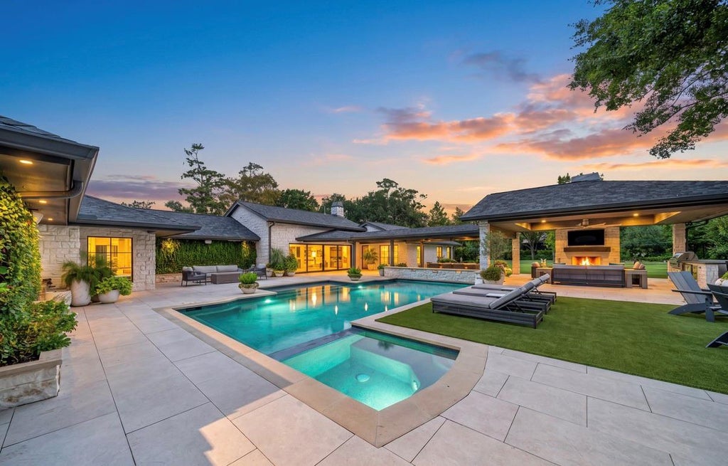 Photo of 7620 Bellewood Drive, Houston, TX 77055 (MLS # 88121192)