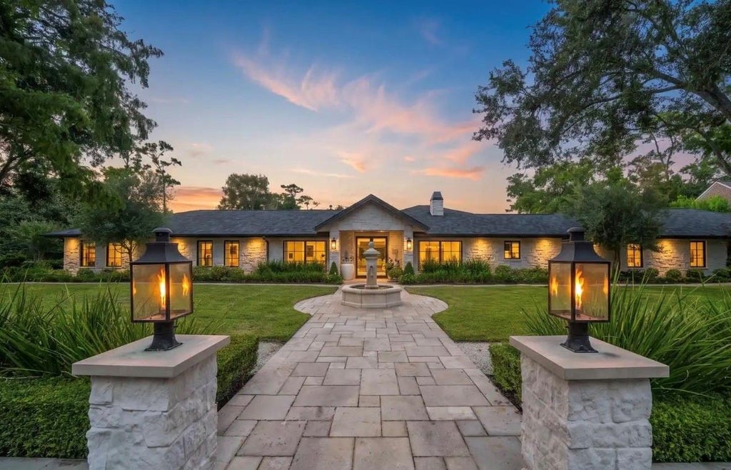 Photo of 7620 Bellewood Drive, Houston, TX 77055 (MLS # 88121192)