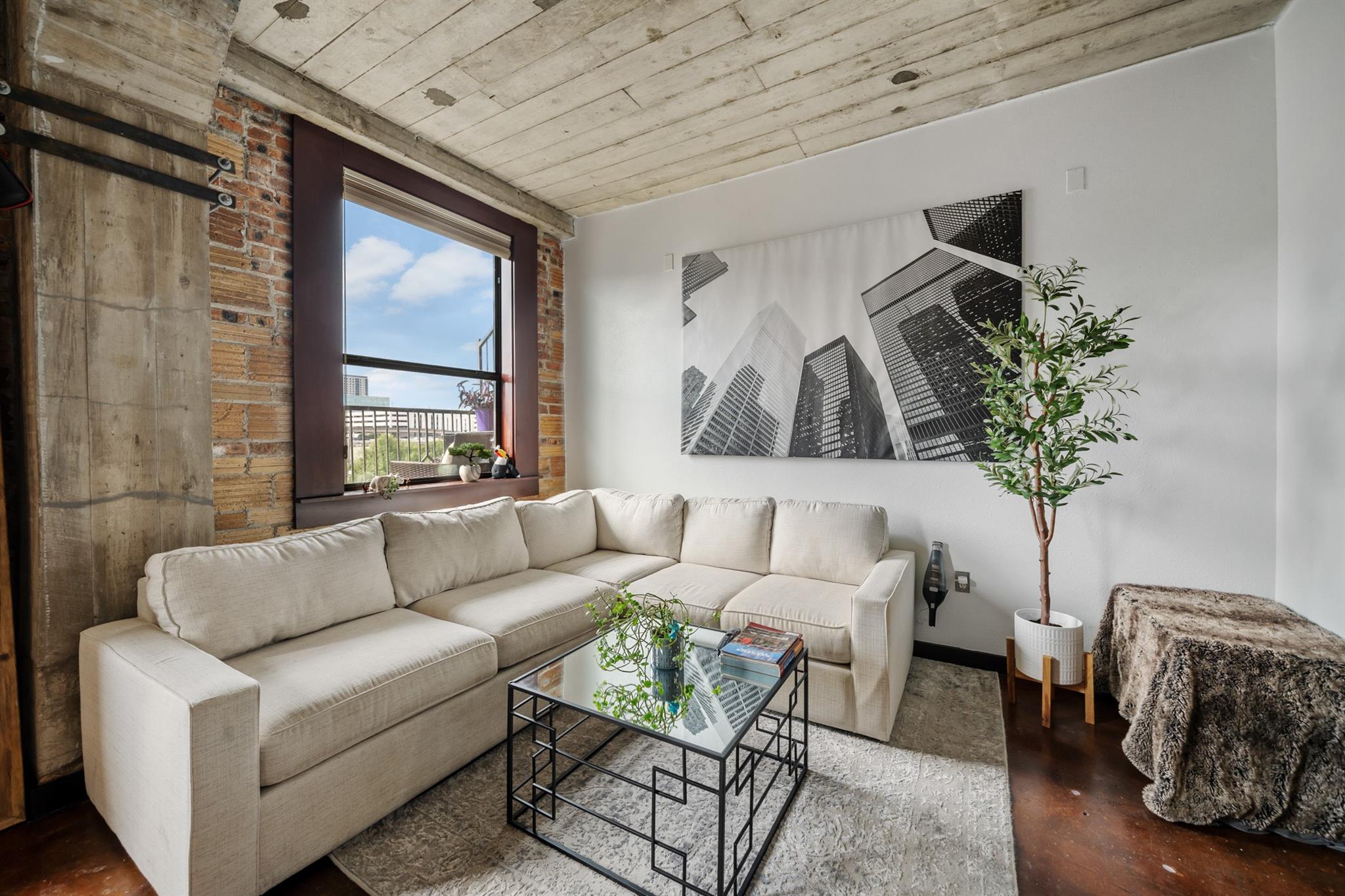 2205 Mckinney Street 412