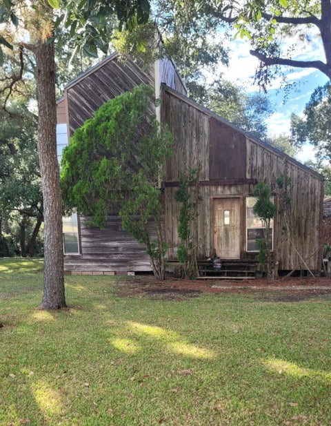 Photo of 210 Oak Street, Palacios, TX 77465 (MLS # 33422207)