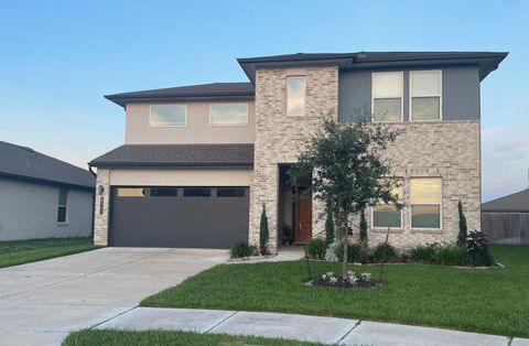 Photo of 8043 House Bank Lane, Rosharon, TX 77583 (MLS # 47576874)