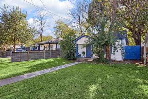 Photo of 907 E 53rd Street, Austin, TX 78751 (MLS # 94710592)