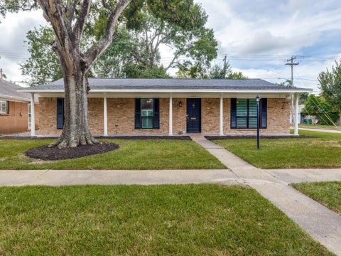 Photo of 5933 Birdwood Road, Houston, TX 77074 (MLS # 89253396)