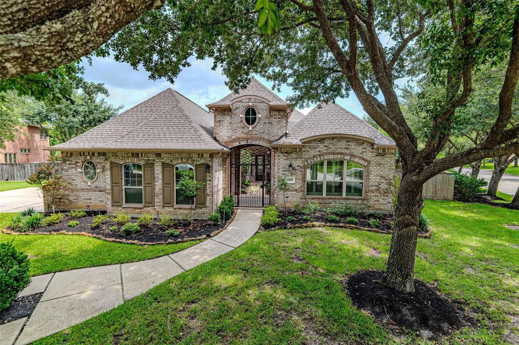 Photo of 1302 Majestic Pines Court, Houston, TX 77345 (MLS # 16818900)