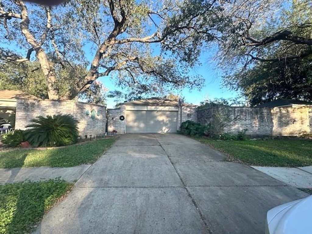 Photo of 16022 Glen Mar Drive, Houston, TX 77082 (MLS # 10405538)