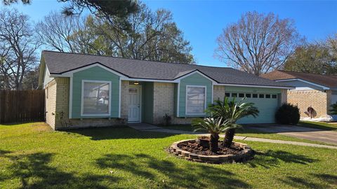 Homes For Sale - 6125 Brookdale Drive<br/> League City, TX 77573