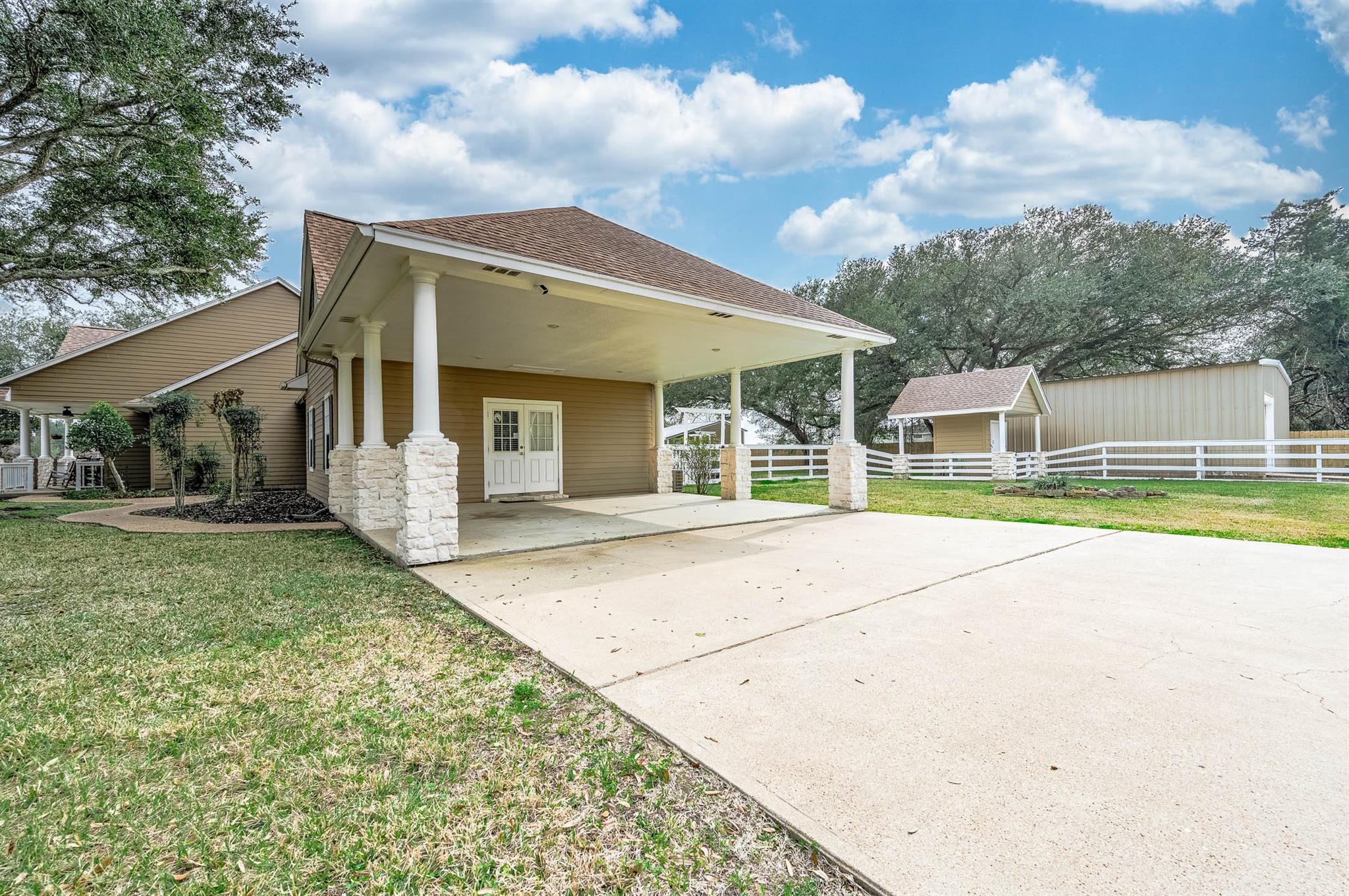 4127 Country Trails Street