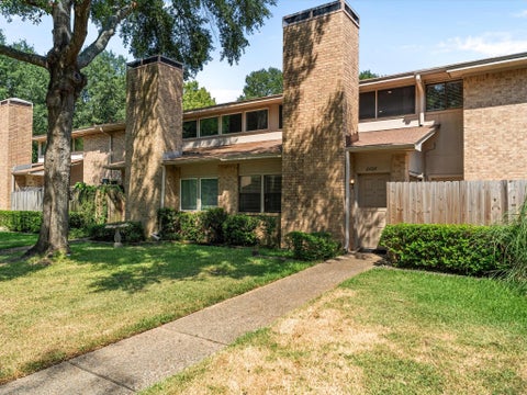 Photo of 2404 Villa Court, Tyler, TX 75703 (MLS # 41602924)