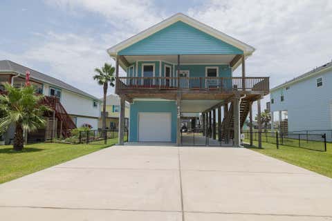 Photo of 4129 Fort Bend Drive, Galveston, TX 77554 (MLS # 55310767)