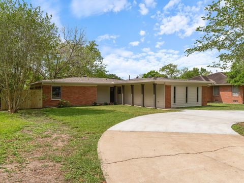 Photo of 2502 Oak Drive, Bay City, TX 77414 (MLS # 10155443)
