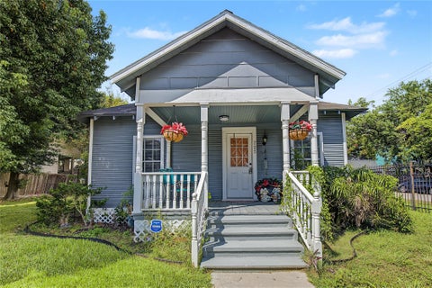 Photo of 725 E 26th Street, Houston, TX 77009 (MLS # 21488591)