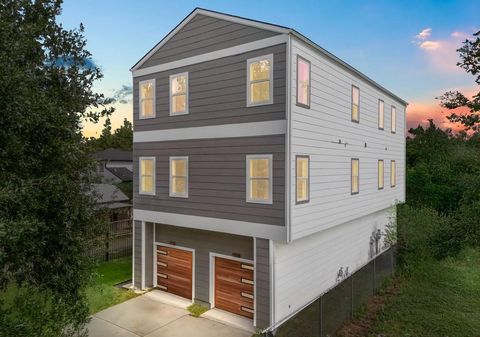 Photo of 955 Elkhart Street #B, Houston, TX 77091 (MLS # 58620851) Photo of 955 Elkhart Street #B, Houston, TX 77091 (MLS # 58620851)