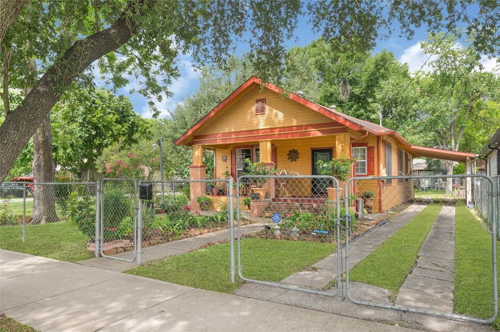 Photo of 230 Lenox Street, Houston, TX 77011 (MLS # 5171211)