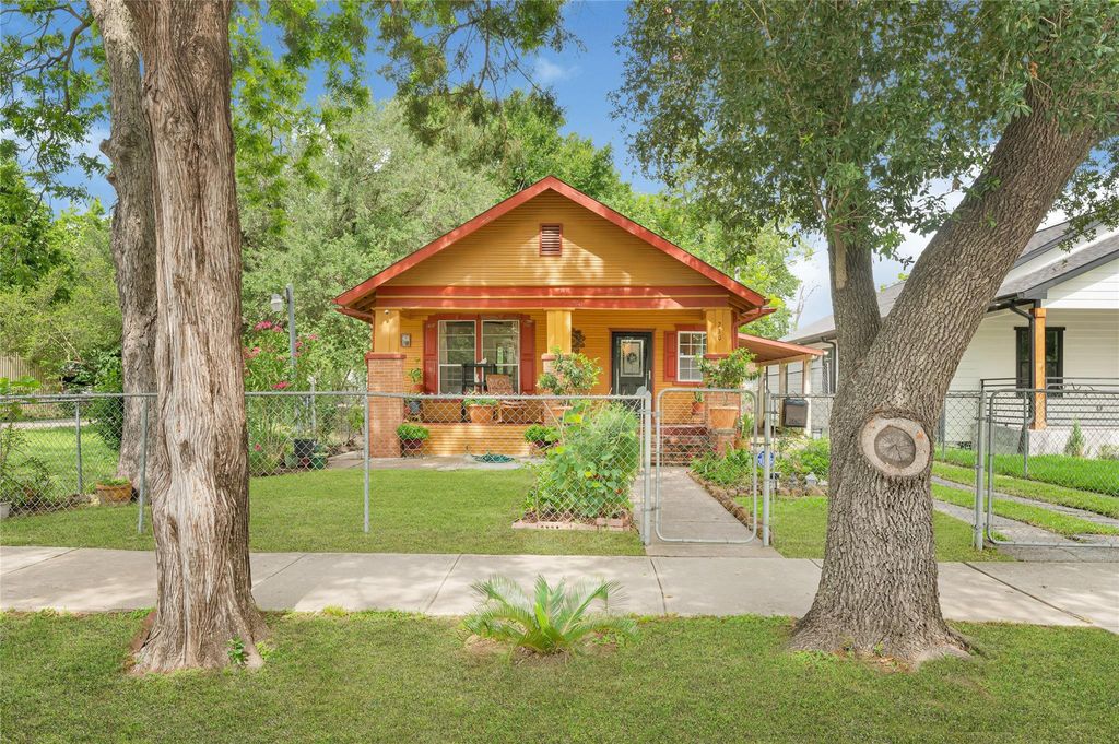 Photo of 230 Lenox Street, Houston, TX 77011 (MLS # 5171211)