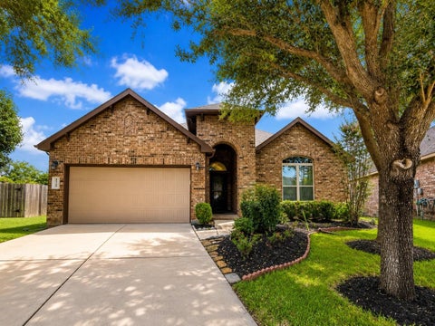 Homes For Sale - 13707 Contour Court<br/> Fort Bend County, Richmond, TX 77407