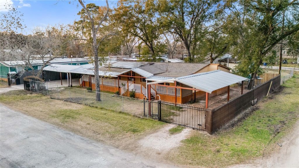 Photo of 214 Lochness Drive, Highlands, TX 77562 (MLS # 59940919)