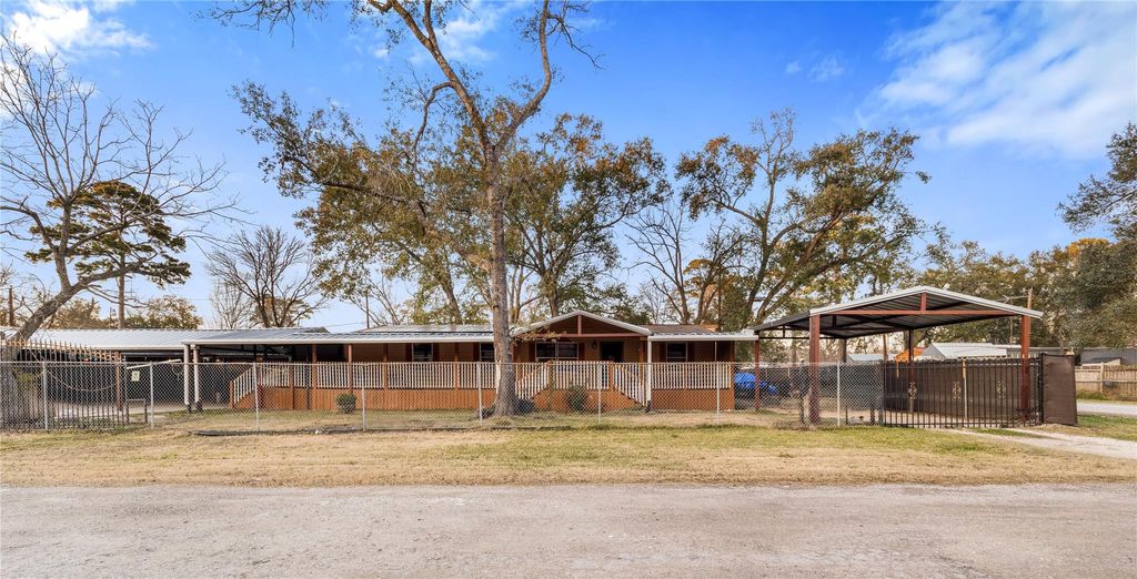 Photo of 214 Lochness Drive, Highlands, TX 77562 (MLS # 59940919)