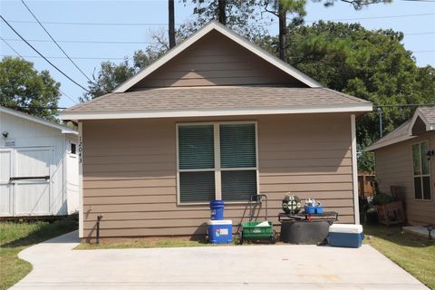 Photo of 12043 Nelwood St, Willis, TX 77318 (MLS # 56469247)