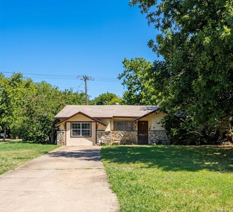 Photo of 2701 Plaza Street, Arlington, TX 76010 (MLS # 88666392)