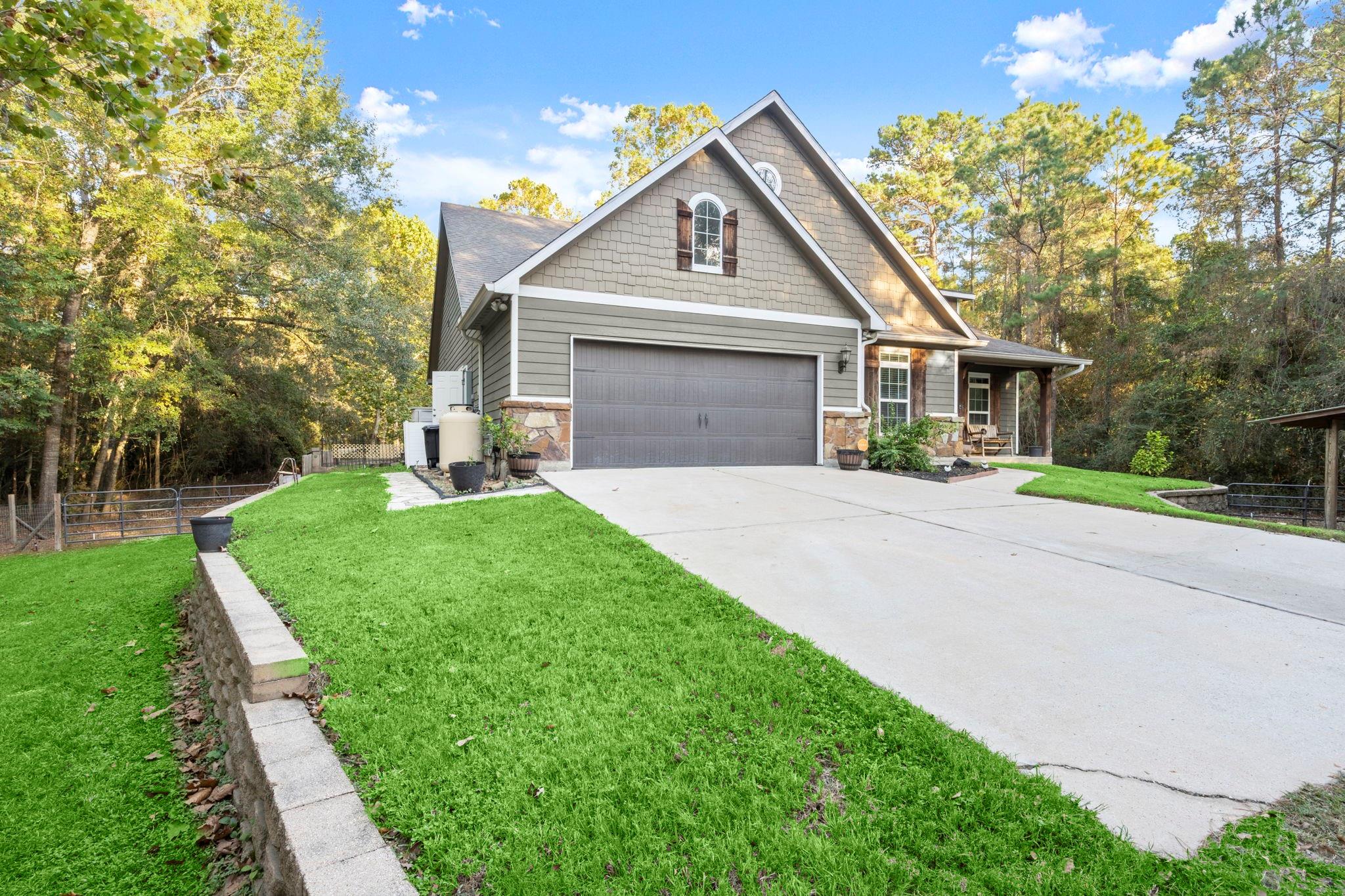 23016 Glenwood Boulevard