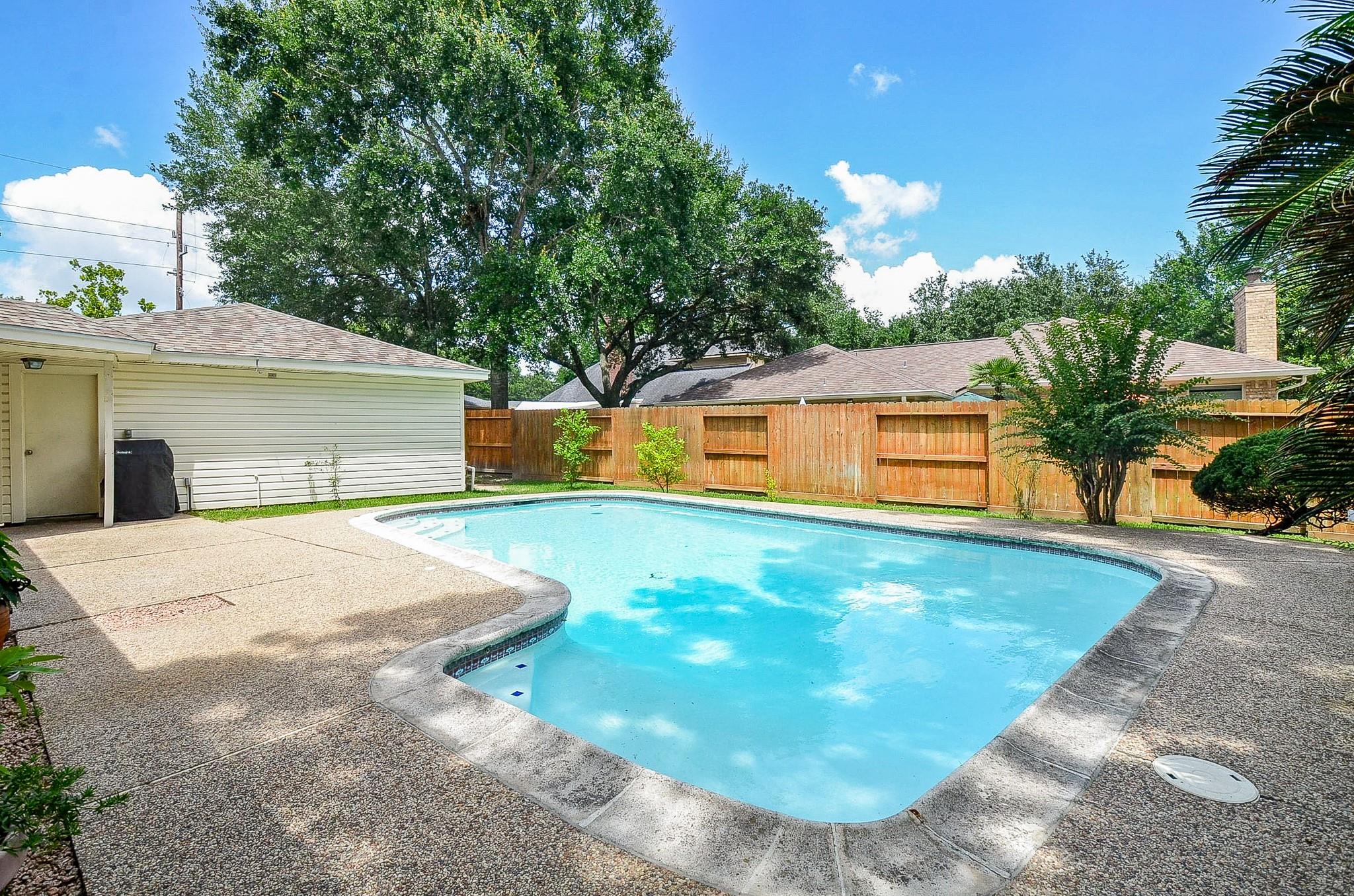 23122 Fairvine Park Drive