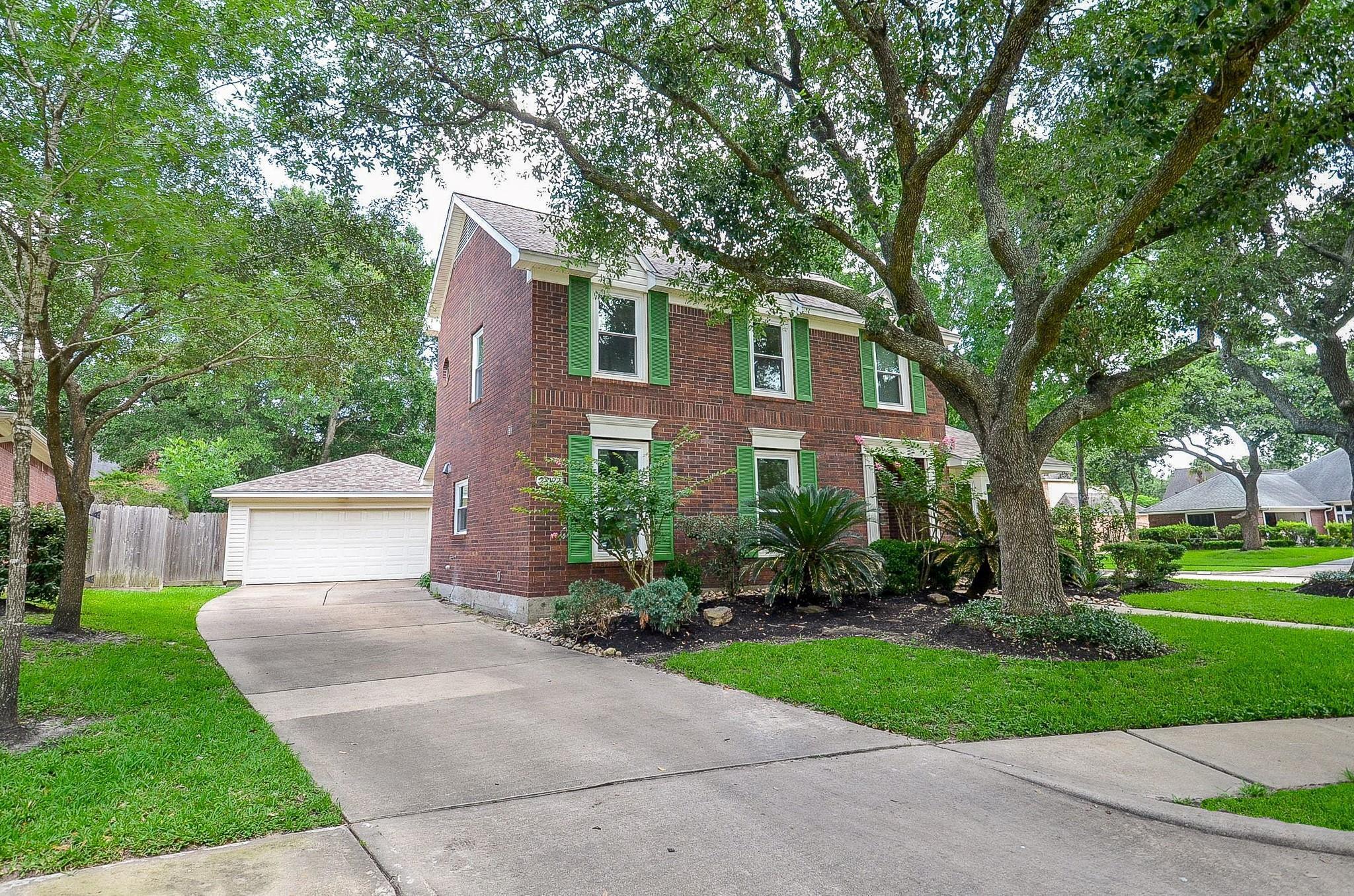 23122 Fairvine Park Drive