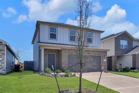 Homes For Sale - 14818 Calderon Drive<br/> Conroe, TX 77316