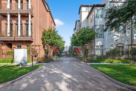 Photo of 912 Lovett Blvd #C, Houston, TX 77006 (MLS # 66064658)