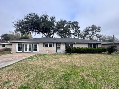 Photo of 345 Rachal Avenue, Bridge City, TX 77611 (MLS # 26908350)
