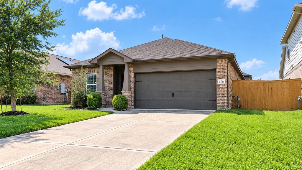 Photo of 2306 Red Slate Drive, Rosharon, TX 77583 (MLS # 57864065)