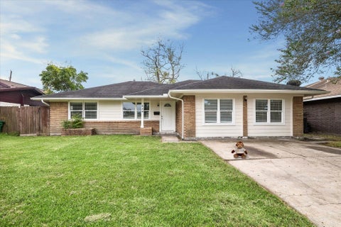 Photo of 626 Sulphur Street, Houston, TX 77034 (MLS # 88944824)