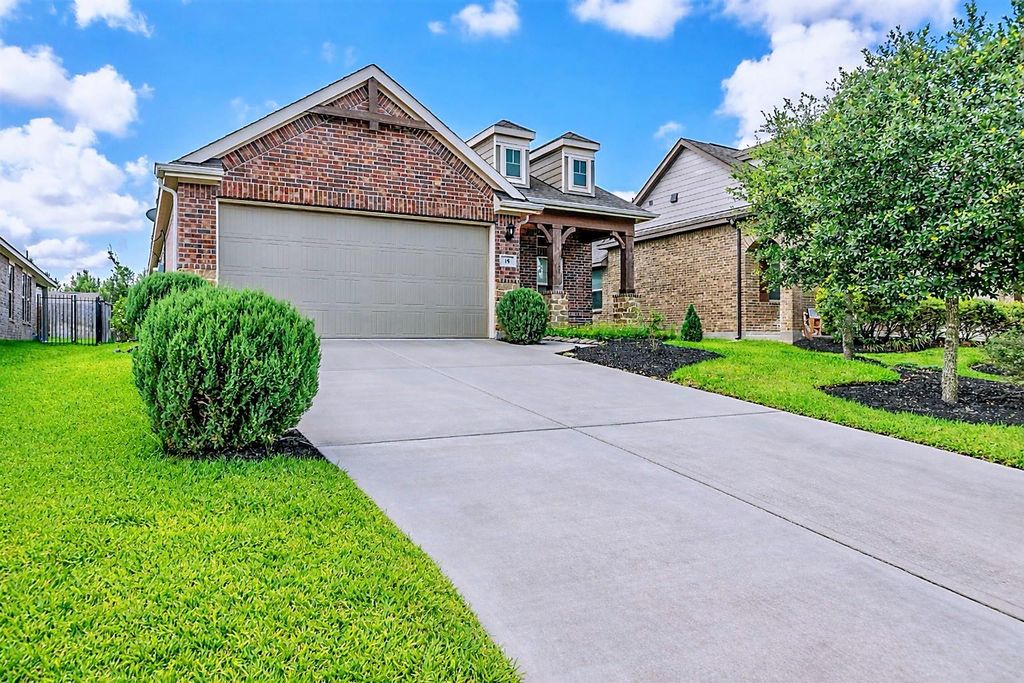 Photo of 15 Butternut Grove Place, Tomball, TX 77375 (MLS # 9622636)