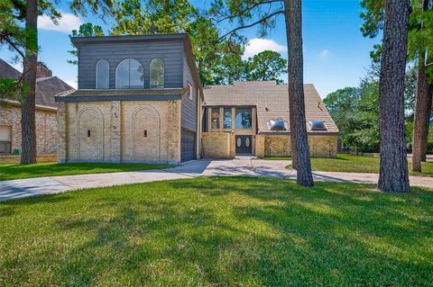 Photo of 5815 Green Terrace Lane, Houston, TX 77088 (MLS # 25849785)