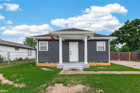 Photo of 3007 Bonner Street, La Porte, TX 77571 (MLS # 91472330)