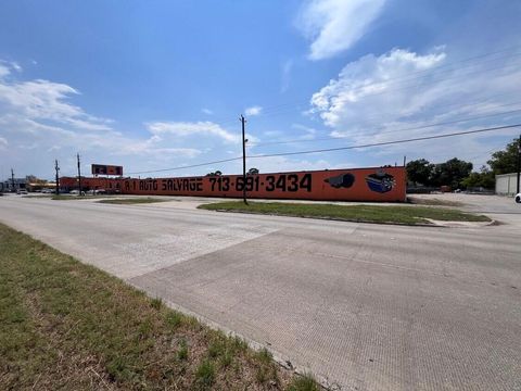 Photo of 6315 N Shepherd Drive N, Houston, TX 77091 (MLS # 9967677) Photo of 6315 N Shepherd Drive N, Houston, TX 77091 (MLS # 9967677)