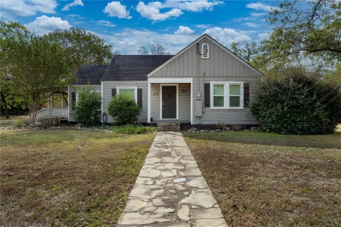 Photo of 414 E Eblin ST, La Grange, TX 78945 (MLS # 61333068)