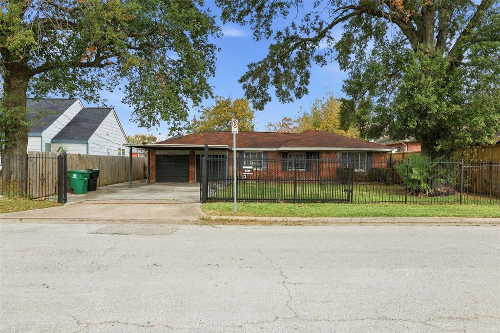 Photo of 3917 Anita Street, Houston, TX 77004 (MLS # 76465136)
