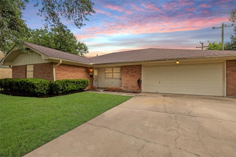 Photo of 2308 Hillcrest Drive, Bay City, TX 77414 (MLS # 37239535)