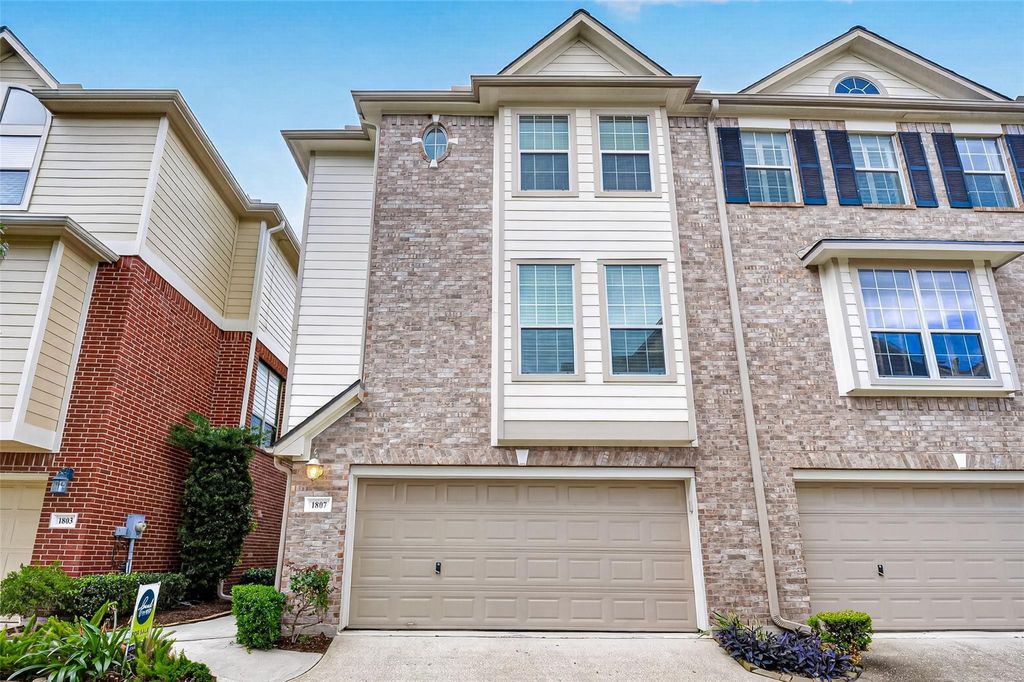 Photo of 1807 Stacy Crest, Houston, TX 77008 (MLS # 40614825)