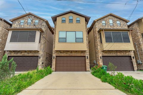 Photo of 406 Fenn Street #A, Houston, TX 77018 (MLS # 26285555)