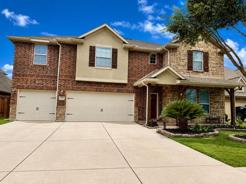 Homes For Sale - 17919 Creek Bluff Lane<br/> Harris County, Cypress, TX 77433
