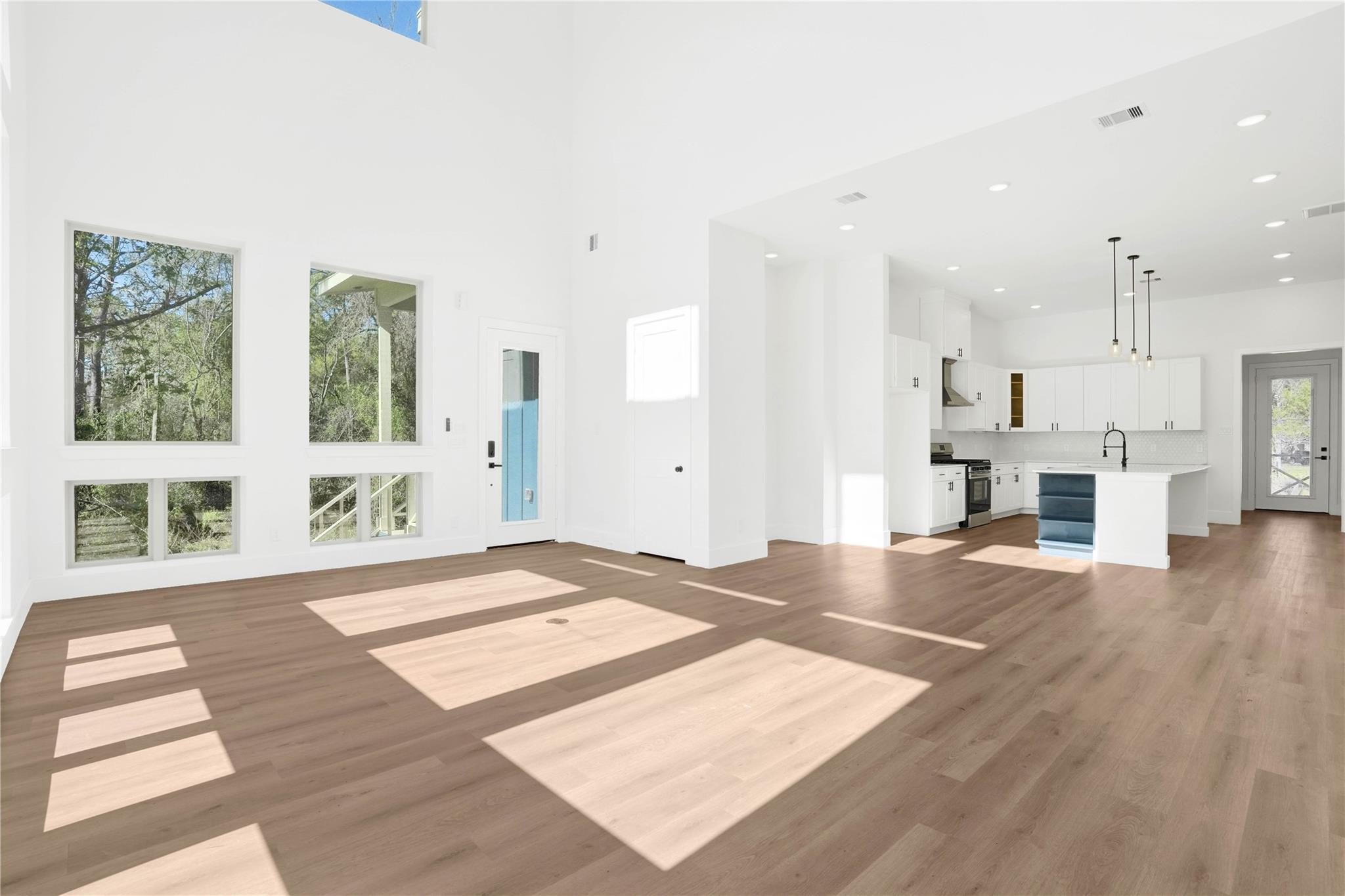 13523 Lakecrest Drive