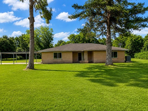 Photo of 702 E Dallas Street, Fresno, TX 77545 (MLS # 49909301)